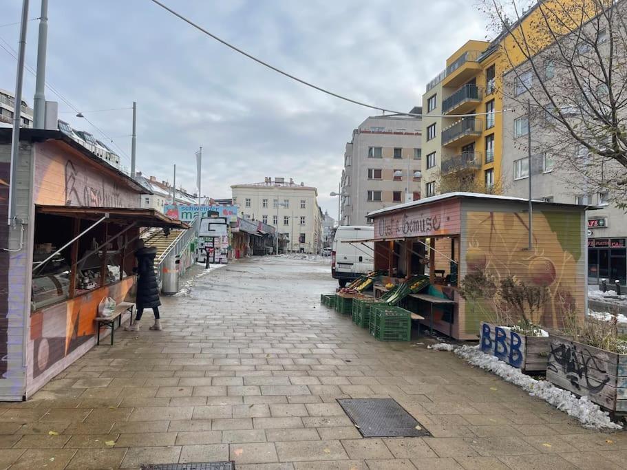 In Mariahilferstrasse/schwendermarkt Wien